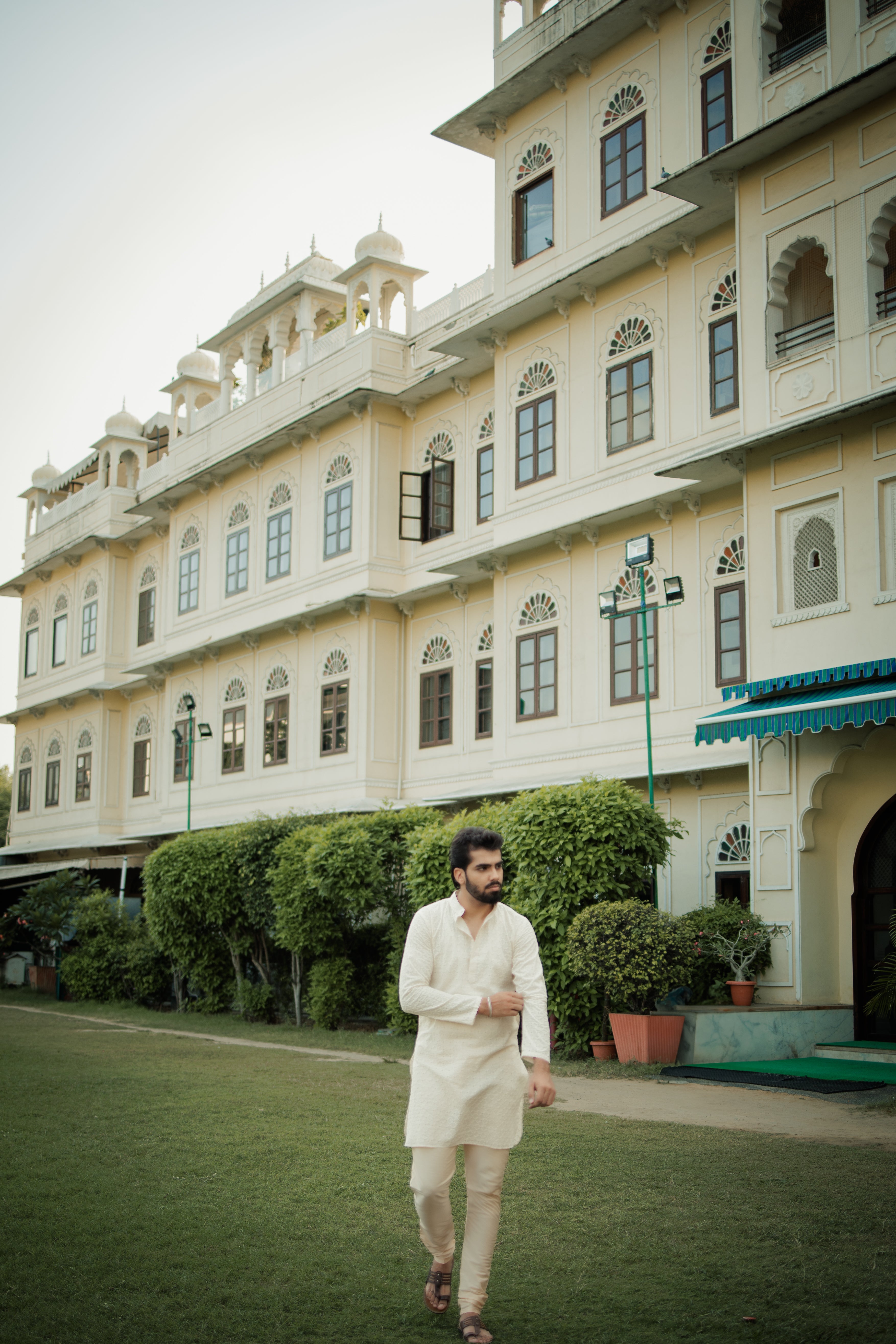 Elegant White Ganganagery Kurta